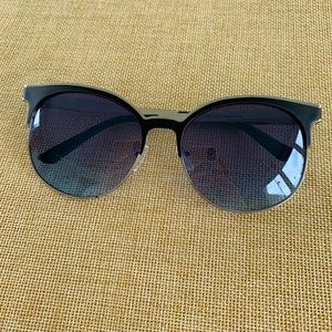 Women’s oversized sunglasses